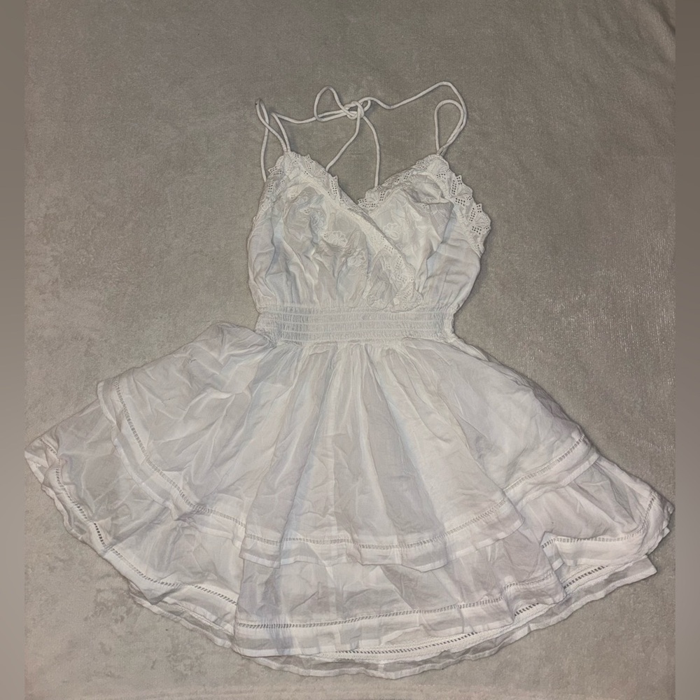woman’s white sundress